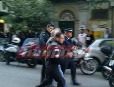 Πάτρα: Άντρας στάθμευσε σε θέση ΑμεΑ- Η αστυνομία του πήρε τις πινακίδες κι ο ιδιοκτήτης τους χτύπησε (φωτό)